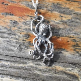 Octopus pendant n siler frnt view