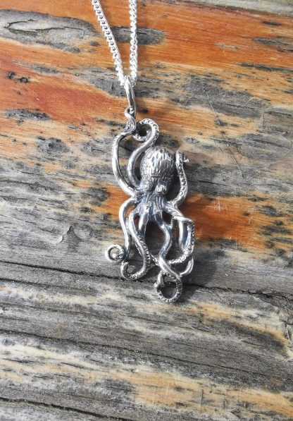 Octopus pendant n siler frnt view